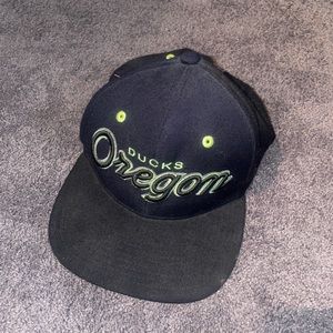 Oregon Ducks Flat brim SnapBack, haven’t worn in a while, so shoot me an offer